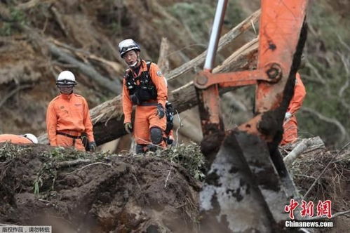 四川筠连滑坡现场找出一摩托车残骸